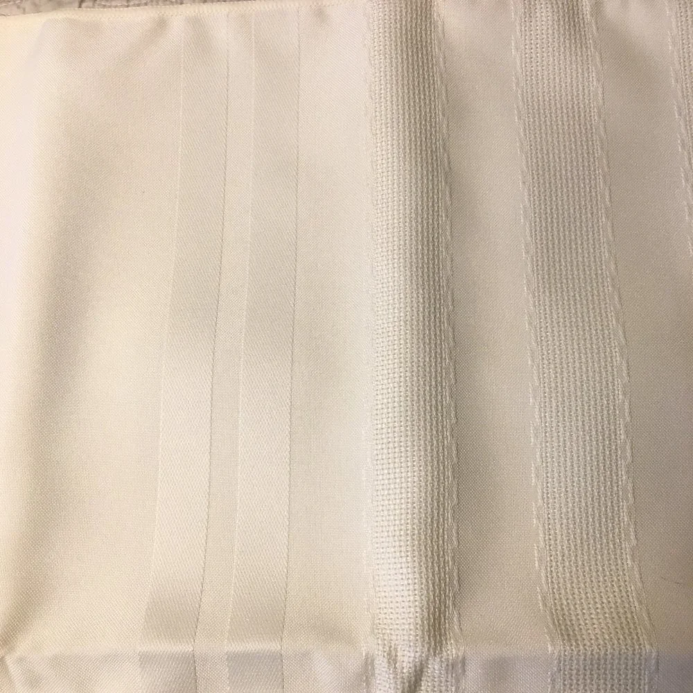TOWN & COUNTRY LINEN Dinner Napkins NEW!